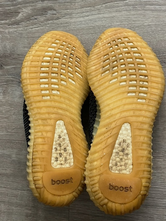 Yeezy Boost 350 V2 Carbon